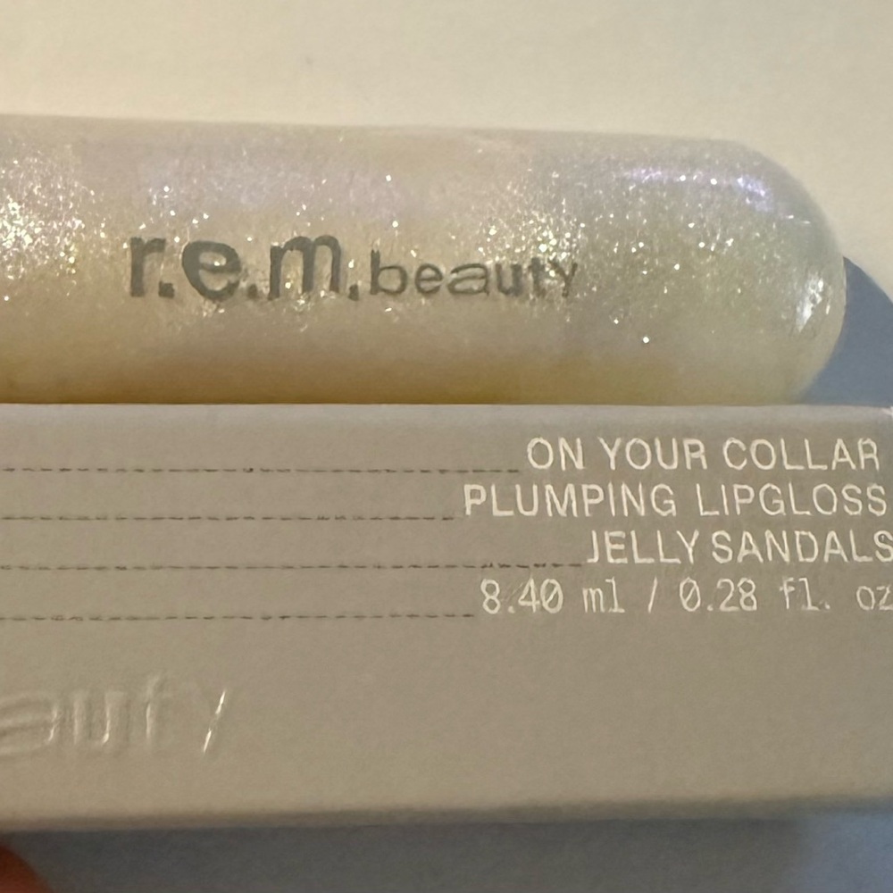 On Your Collar Plumping Lip Gloss - Shimmering White